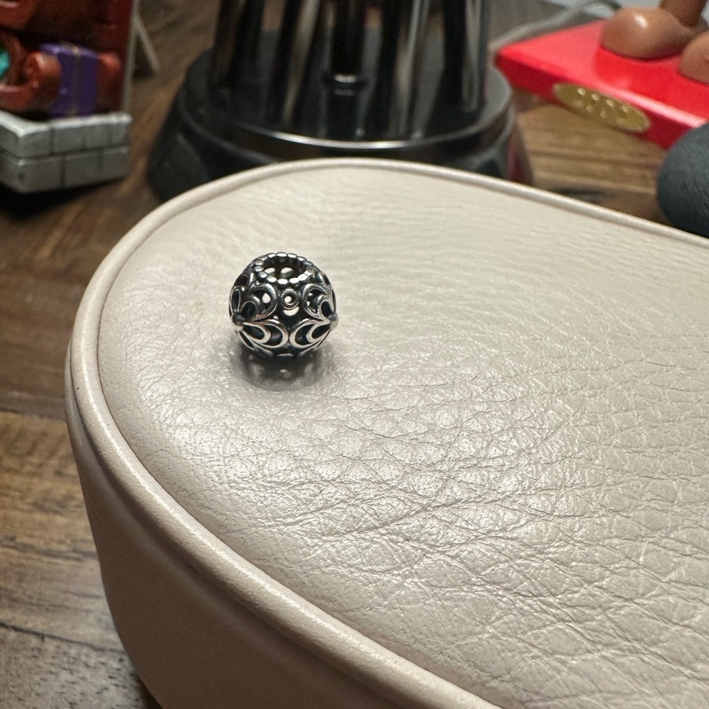 Pandora Floral Motif Bead